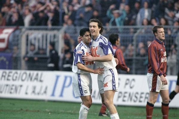 Laurent Blanc débarque à Auxerre à l'été 1995. En provenance de quelle équipe ?