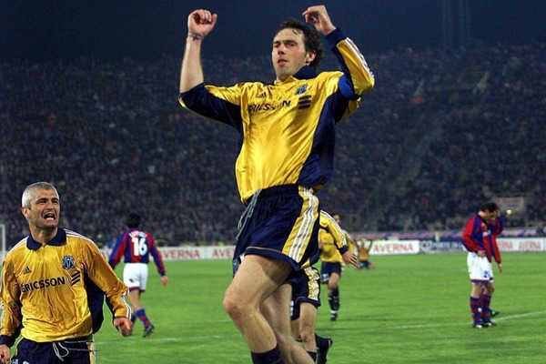 En 1999, quelle équipe les marseillais éliminent-ils en demi-finale de la coupe UEFA ?