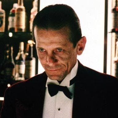 Comment se prénomme le "Barman-Fantôme" de l'Hôtel ?