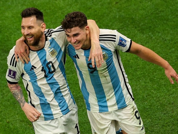 Lors de la première demi-finale, l'Argentine élimine la Croatie sur le score de 3-0. Lequel a inscrit un doublé ?