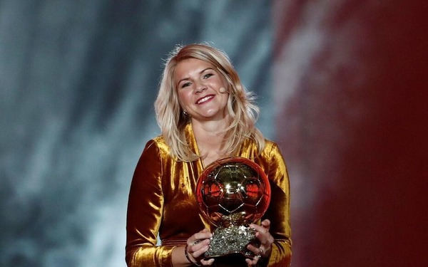 Elle a remporté le Ballon d'Or norvégien à 3 reprises (2015, 2016, 2018), c'est :