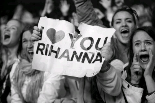 Comment s'appelle la fanbase de Rihanna ?