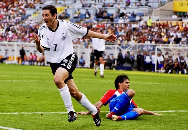 Lors du premier 8e de finale, cet allemand inscrit le seul but de la rencontre face au Paraguay, il s'agit de ?