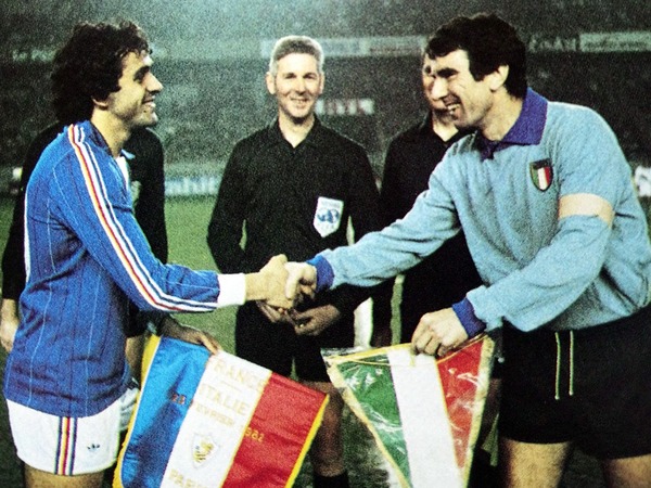 Lors d'un amical en 1982, les français s'imposent 2-0 grâce à un but de Michel Platini et un but de......