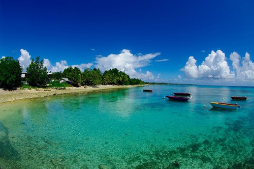 Je possède des plages paradisiaques ; plusieurs touristes viennent du monde entier pour y passer leurs vacances de noces. Je suis la capitale d'un pays d'Océanie, je m'appelle Funafuti. De quel pays est-il question ?