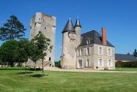 À quel château de l’Indre appartient ce donjon ?