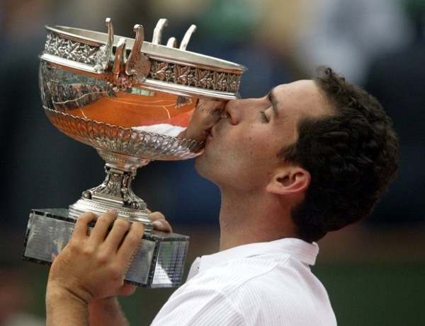 En 2002 il a remporté Roland-Garros, l'un de ces 13 succès de carrière ?