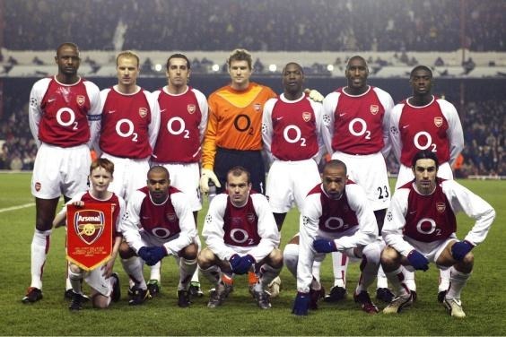 Quel exploit les Gunners d'Arsenal ont-ils réalisé lors de la saison 2003/2004 ?