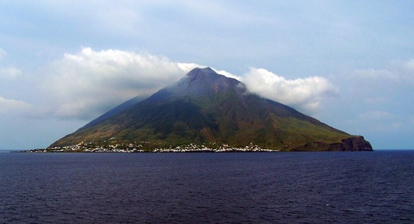 Le volcan Stromboli est en activité permanente depuis plus de 2 500 ans