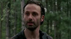 Qui part avec Rick pour chercher Sophia dans la forêt ?