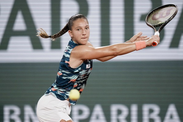 Contre quelle Française la tenante du titre, Barbora Krajcikova, a-t-elle perdu au premier tour ?