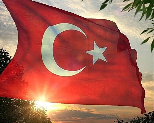 Que signifie la couleur rouge sur le drapeau de la Turquie ?