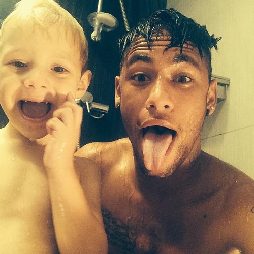 Avec qui Neymar a eu son premier enfant ?