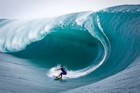 Quel spot de surf renommé se trouve sur l’île de Tahiti ?