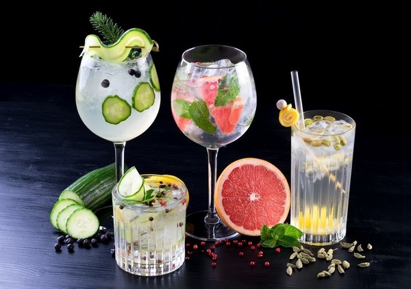 À quel médecin attribue-t-on souvent à tort l'invention du gin ?
