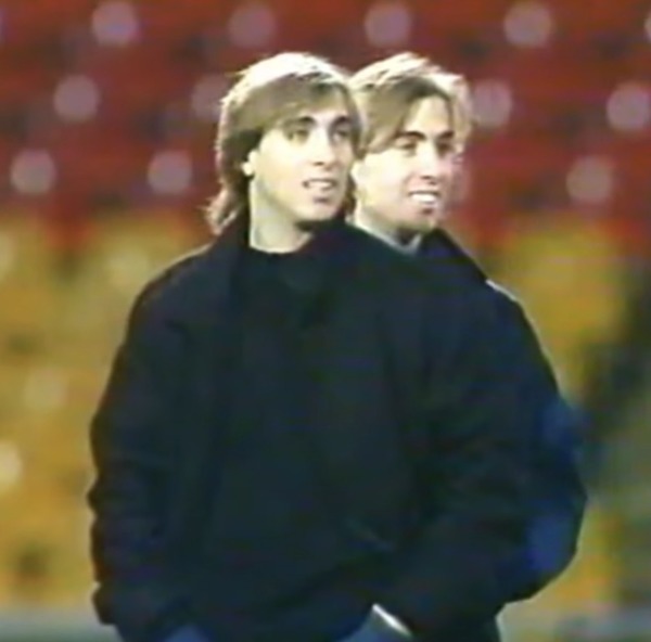 L'un milieu à Lille, l'autre attaquant à Metz, quel est le nom de ces jumeaux argentins qui évoluèrent en même temps dans le championnat de France entre 2001 et 2003 ?