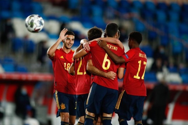 À la 86e minute de cette finale alors que le score est de 1-1, quel espagnol va inscrire un but décisif pour la Roja ?