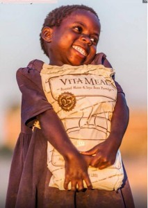 Comment s'appelle l'association qui permet d'offrir un plat de "VitaMeal" aux enfants atteints de malnutrition ?