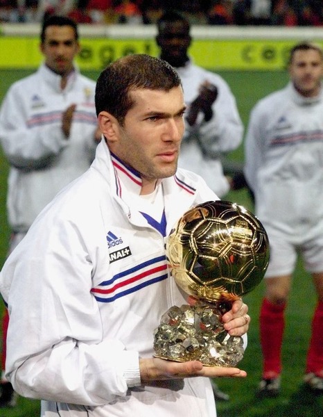 En quelle année Zinédine Zidane a-t-il remporté le Ballon d'Or ?