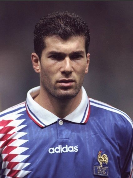 Contre qui Zinédine Zidane a-t-il inscrit son premier but en équipe de France ? (1994)