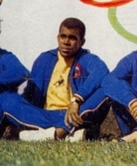 Qui est cet ancien footballeur, natif de Lifou également, qui a mis Christian en relation avec un centre de formation français en 1988 ?