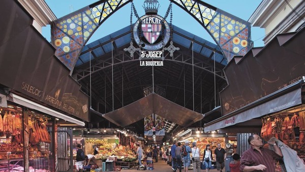 Comment s’appelle le plus ancien marché couvert de Barcelone ?