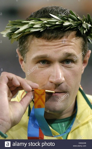Champion olympique en 2000 et 2004, le lituanien Virgilijus Alekna s'est illustré dans quelle discipline ?