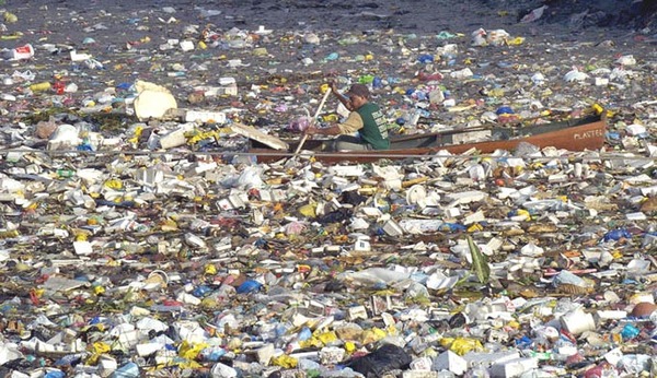 Hoeveel van het afval in de oceaan drijft ?