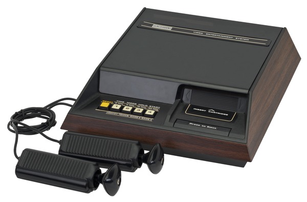 Quel est le nom de cette console des années 70 ?