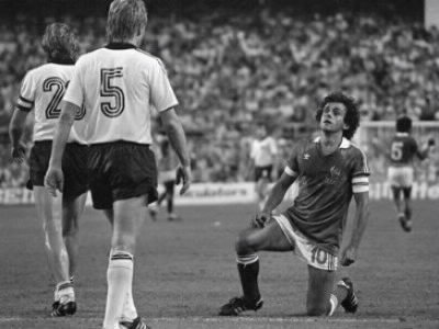 Lors de la 1/2 finale des Mondiaux de football en 1982 opposant la France à la RFA, quel joueur ratte son tir au but, créant l'élimination des tricolores ?