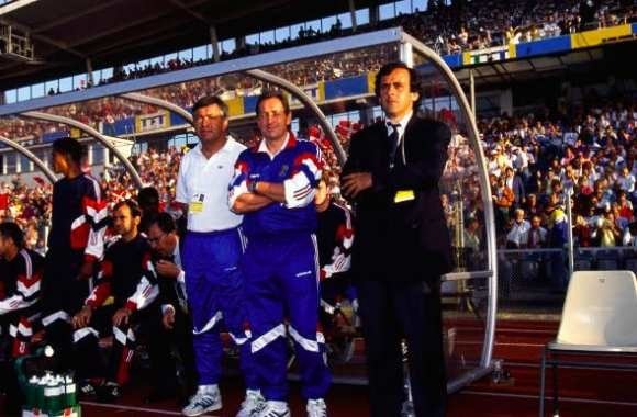 Qui est le premier sélectionneur français à faire appel à lui en équipe de France lors de l'année 1989 ?