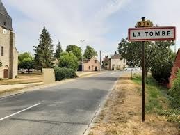 Où se trouve la commune de La Tombe ?