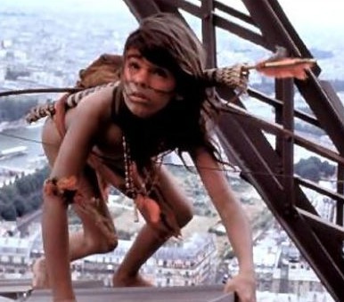 Quel âge a Mimi-Siku dans le film "Un indien dans la ville" ?