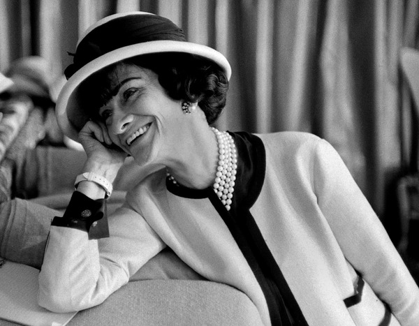 Coco Chanel décède le....janvier 1971.