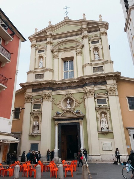 Lequel de ces édifices religieux, reconstruit en 1676, est davantage connu sous le nom de Sainte-Rita ?