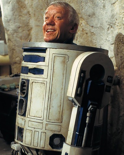 Qui joue le rôle de R2-D2 ?
