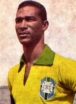 Valdir Pereira était mieux connu sous le pseudo de...