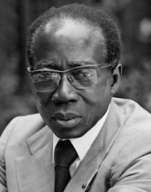 1er Président du Sénégal et membre de l'Académie Française, il est décédé le 20 décembre 2001.