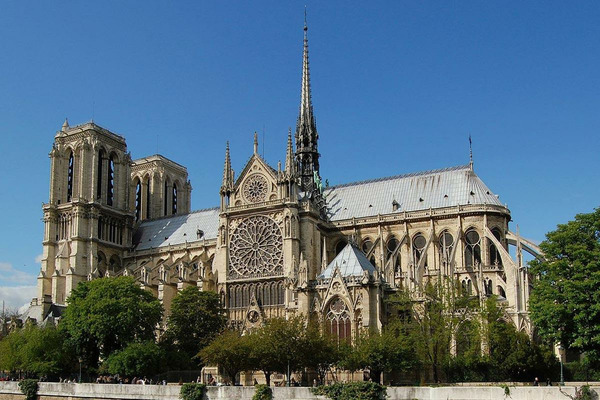 Au cours de quel siècle la construction de Notre-Dame de Paris a-t-elle été terminée ?