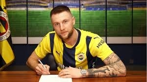 Défenseur slovaque aujourd'hui à Fenerbahçe mais au PSG et à l'Inter dans un passé récent ?