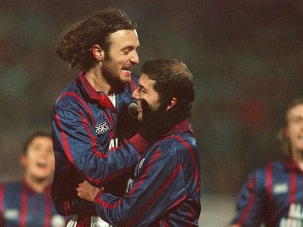 Le 19 mars 1996 en quart de finale retour de la Coupe UEFA, les girondins renversent l'AC Milan par 3-0. Christophe a inscrit.....