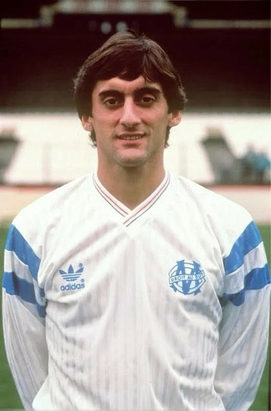 En 1990, l'OM s'adjuge le soutien du géant nippon de l'électronique ...