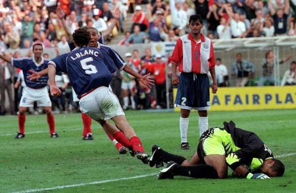 Quel joueur de l'équipe de France a marqué un but en or en huitième de finale de la Coupe du Monde 1998 ?