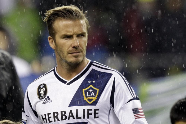 En 2011, sous les couleurs de quelle équipe David Beckham a-t-il inscrit un mémorable corner direct ?