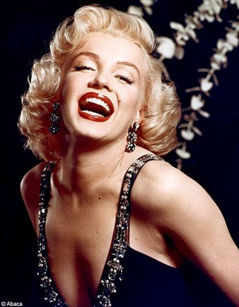 Dans la nuit du 4 au 5 août, le Sex-Symbol Marilyn Monroe nous quitte. Elle avait seulement...
