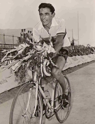 Il gagna le tour de France en 1949.