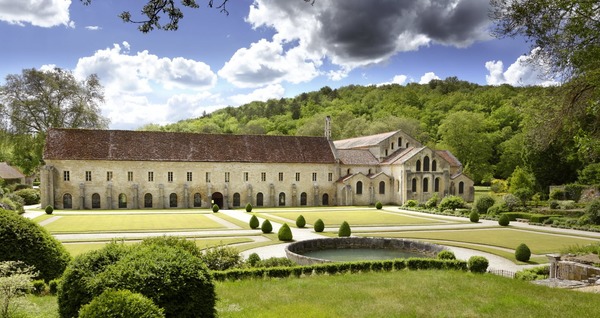 Quelle abbaye est inscrite au patrimoine mondial de l’UNESCO en 1981 ?