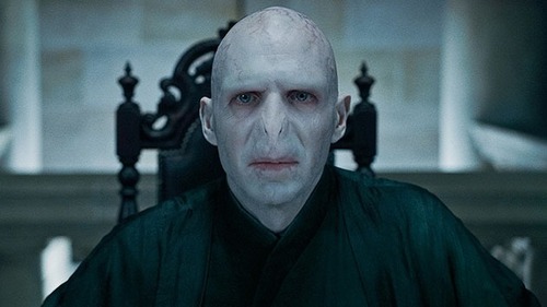 Qui joue Lord Voldemort ?