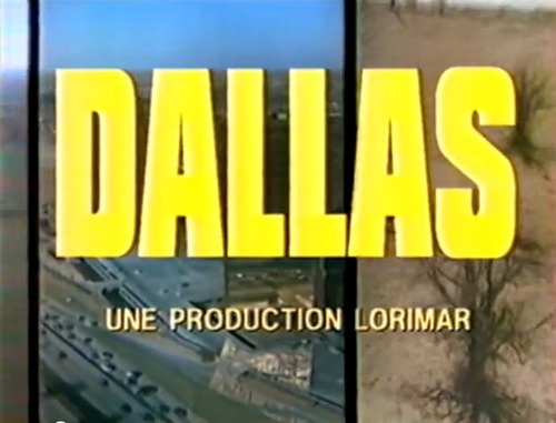 Dans quel ordre les acteurs son répertorier dans le générique de la première version de Dallas ?