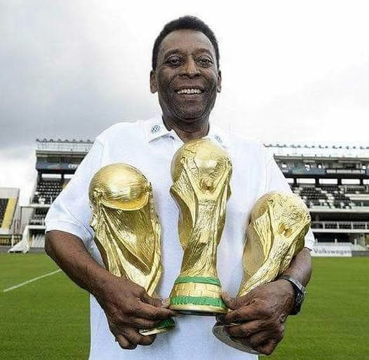 Le Roi Pelé est à ce jour le seul joueur a avoir remporté 3 Coupes du Monde.